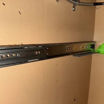 Ngàm gắn ray trượt cho thùng rác tủ bếp (Cabinetry Rail Mount Bracket)