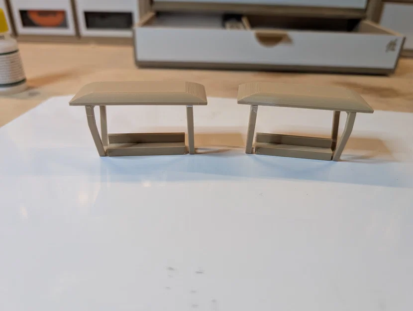 Bến xe buýt đôi H0 scale có mái, trụ đỡ và băng ghế - Image 1