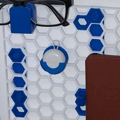Giá treo hộp đựng nút bịt tai Loop trên bảng Honeycomb Storage Wall