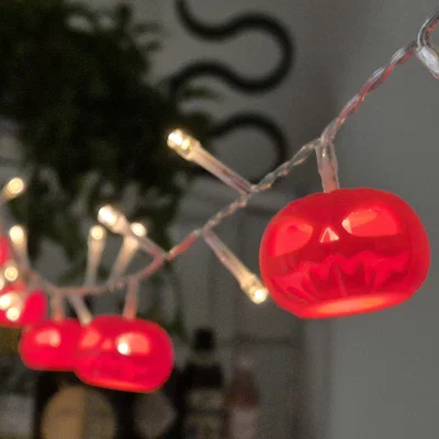 Bản remix Makies Jack-O-Lantern gắn đèn fairy lights