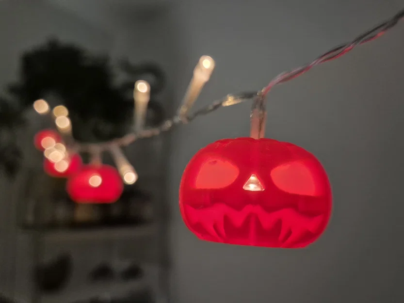 Bản remix Makies Jack-O-Lantern gắn đèn fairy lights - Image 2