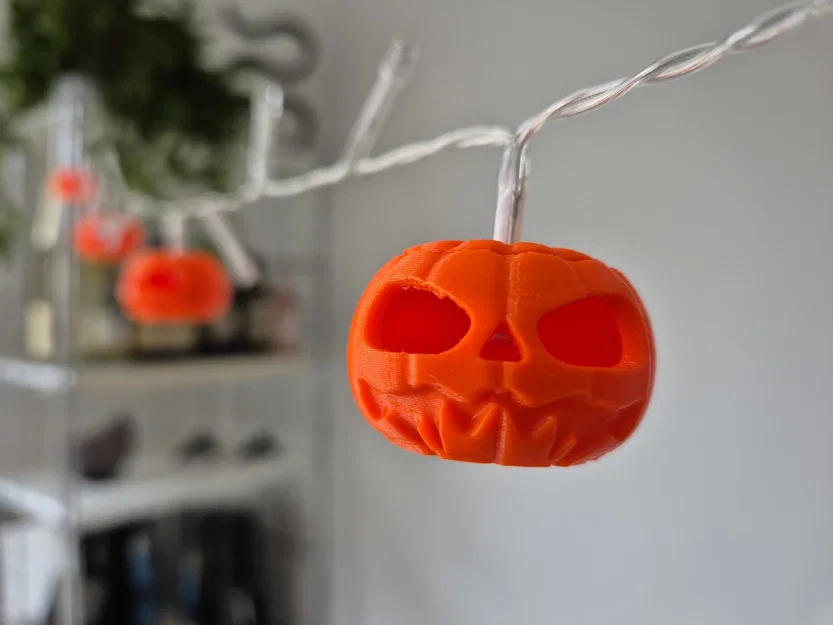 Bản remix Makies Jack-O-Lantern gắn đèn fairy lights - Image 3