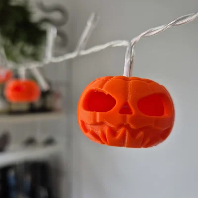 Bản remix Makies Jack-O-Lantern gắn đèn fairy lights