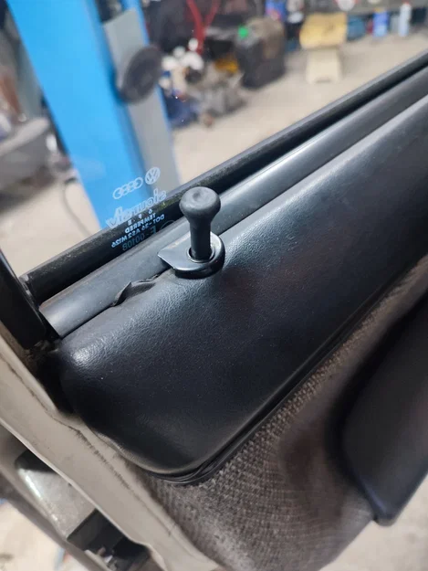 Bạc dẫn hướng chốt khóa cửa 3D cho xe Volkswagen Passat 32b - Image 4