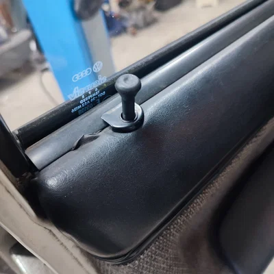Bạc dẫn hướng chốt khóa cửa 3D cho xe Volkswagen Passat 32b