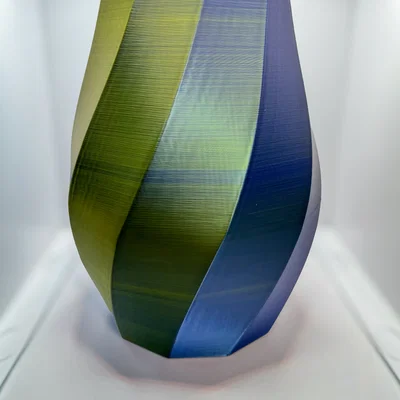 Bình hoa xoắn Twisted Elegant Vase