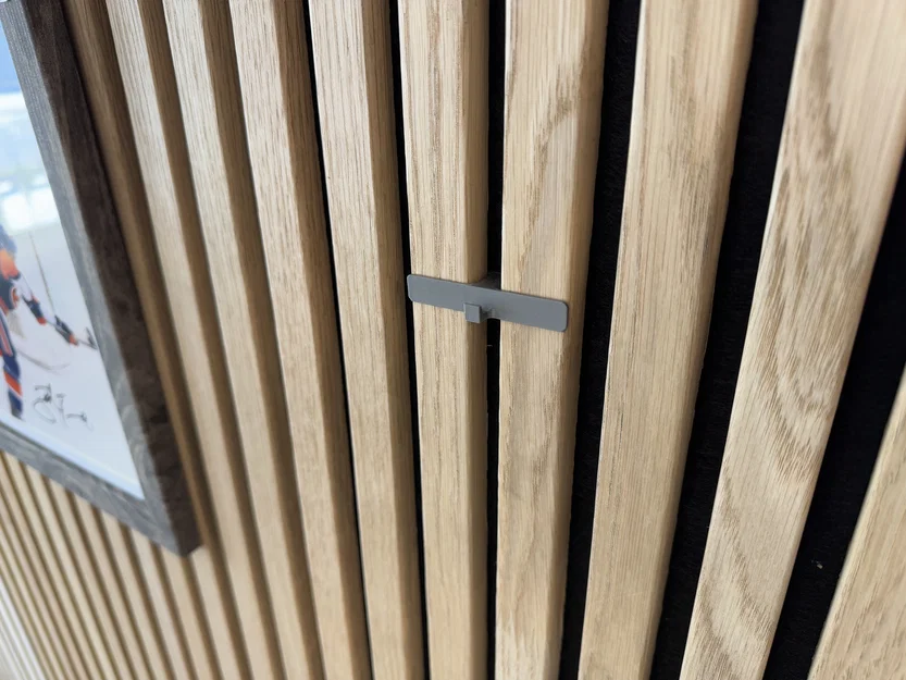 Móc treo khung hình cho tường lam gỗ (Wood Slat Wall Picture Frame Hanger) - Image 1
