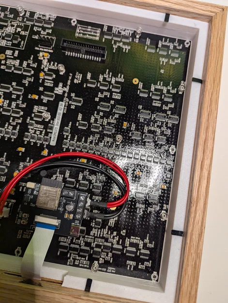 Giá đỡ board Livegrid (Livegrid board holder) - Image 1