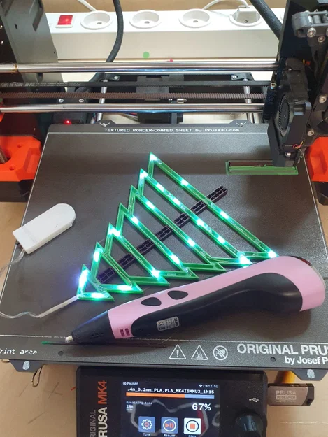 Cây thông Noel trang trí tích hợp đèn LED tự in 3D độc đáo - Image 2