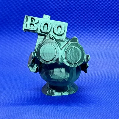 Cú mèo cầm bảng “Boo” (low poly)