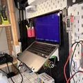 Giá đỡ Macbook 13 inch treo bảng SKADIS - Tối ưu hóa bàn làm việc - Thumbnail 1