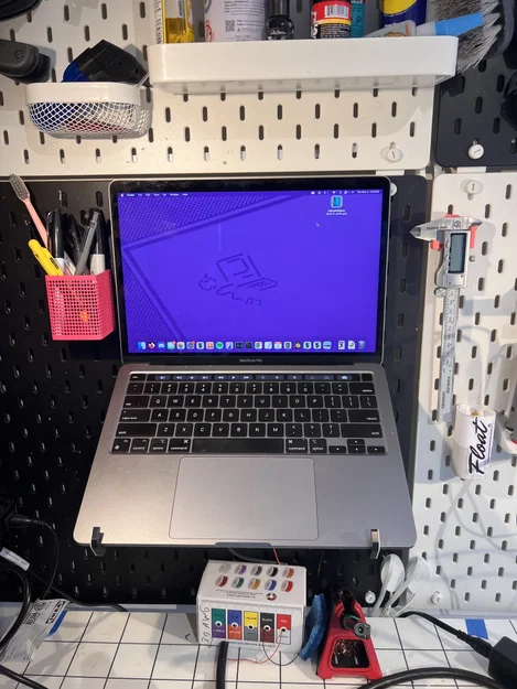 Giá đỡ Macbook 13 inch treo bảng SKADIS - Tối ưu hóa bàn làm việc - Image 3