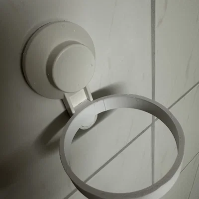 Ikea Tisken - Ngàm treo máy sấy (bản cập nhật mới) kèm móc treo dây/phích cắm
