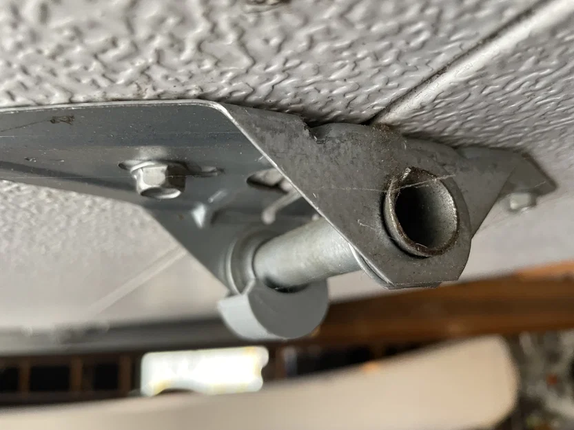 Ốp che bản lề cửa garage - Image 1