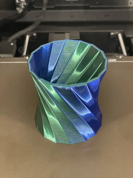 Hũ đựng bút xoắn ốc 3D (Twisted Pencil Pot) cực đẹp - Image 1