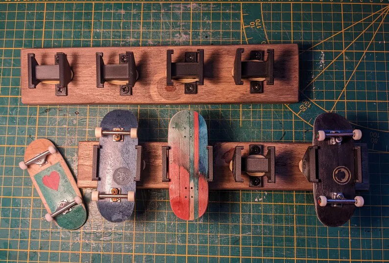 Giá treo tường deck fingerboard - Image 1