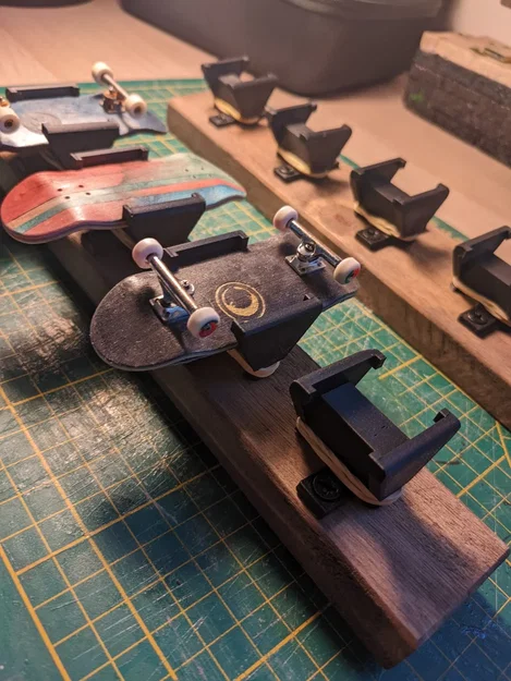 Giá treo tường deck fingerboard - Image 2