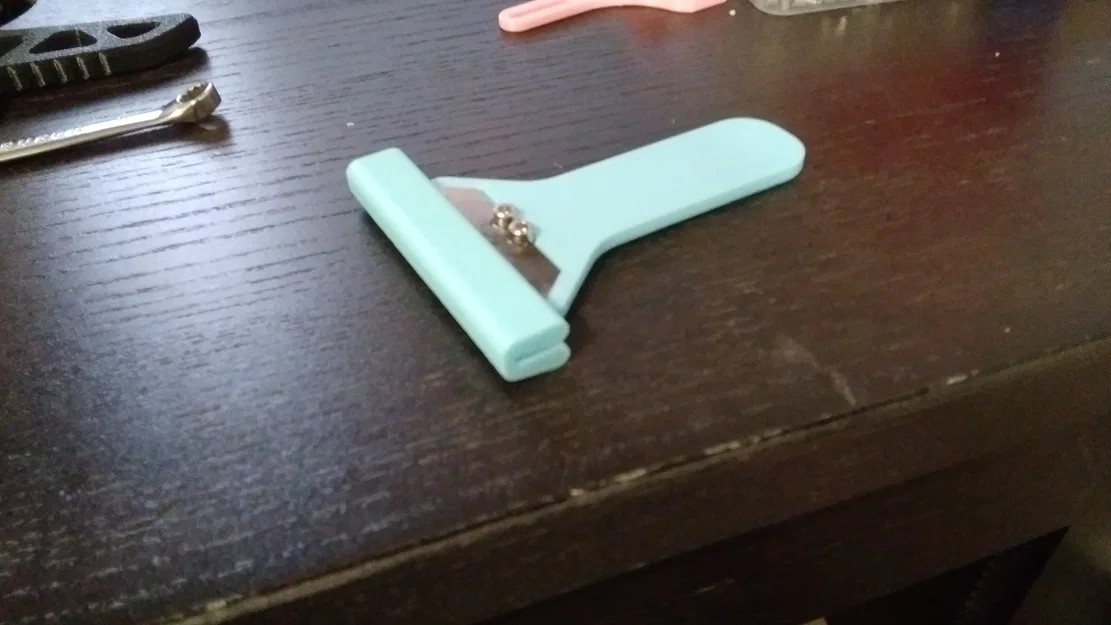 Phụ kiện kẹp bảo vệ lưỡi dao (Clip on blade protector) an toàn - Image 1
