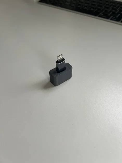 Khay Giữ Adapter Lightning Sang USB-C Có Nam Châm Tiện Lợi - Image 2