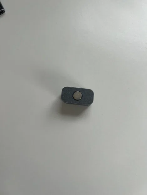 Khay Giữ Adapter Lightning Sang USB-C Có Nam Châm Tiện Lợi - Image 3