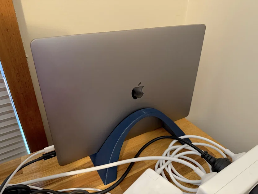 Giá Đỡ MacBook Pro Thiết Kế Vòm Tinh Tế (Khe 18mm) - File In 3D - Image 1