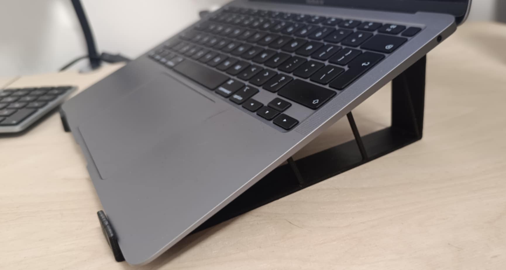 Giá đỡ laptop 13 inch đơn giản - Thiết kế không cần hỗ trợ in - Thumbnail 1