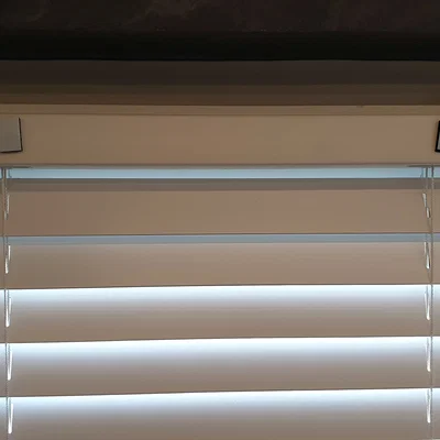 Bát/giá đỡ trượt ngang cho rèm sáo Venetian gắn cửa