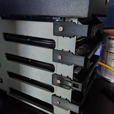 Thay thế lẫy khóa khay ổ cứng Synology (HDD Tray Lock) in 3D