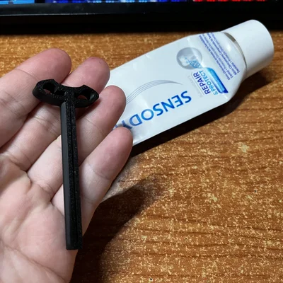 Dụng cụ nặn kem đánh răng 3D (Tube Squeezer) tiện lợi, tiết kiệm