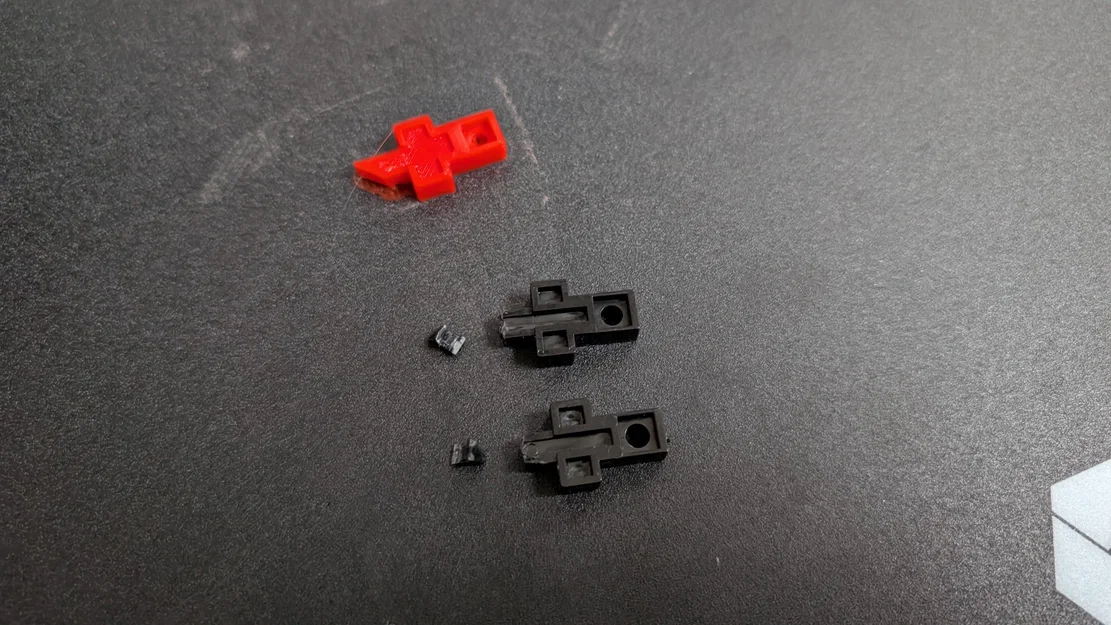 Qidi 3D X-Max - Khóa giữ cuộn filament (Filament Spool Holder Lock) - Image 1