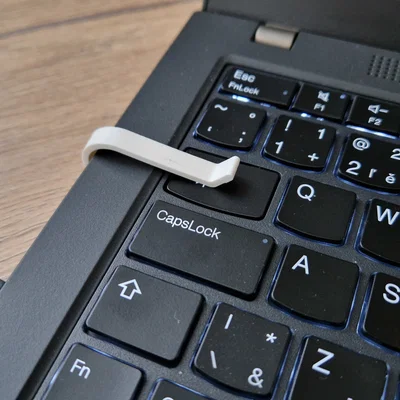 Dụng cụ giữ laptop luôn sáng màn hình (Still awake notebook spring)