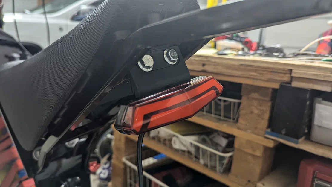(60mm) Pat gắn đèn phanh ebike DIY cho khung Stealth Bomber - Image 1