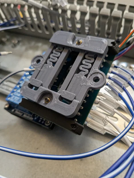 Giá gắn board relay lên DIN rail - Image 2