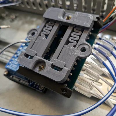 Giá gắn board relay lên DIN rail