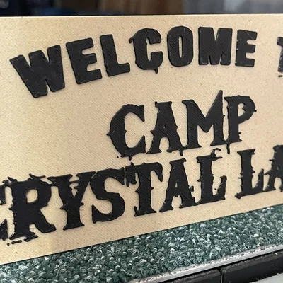 Bảng hiệu trang trí Halloween Camp Crystal Lake - File in 3D đẹp mắt