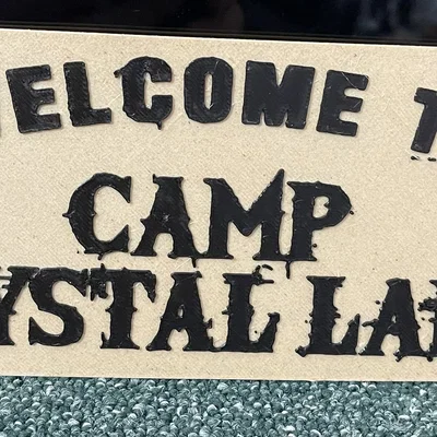Bảng hiệu trang trí Halloween Camp Crystal Lake - File in 3D đẹp mắt
