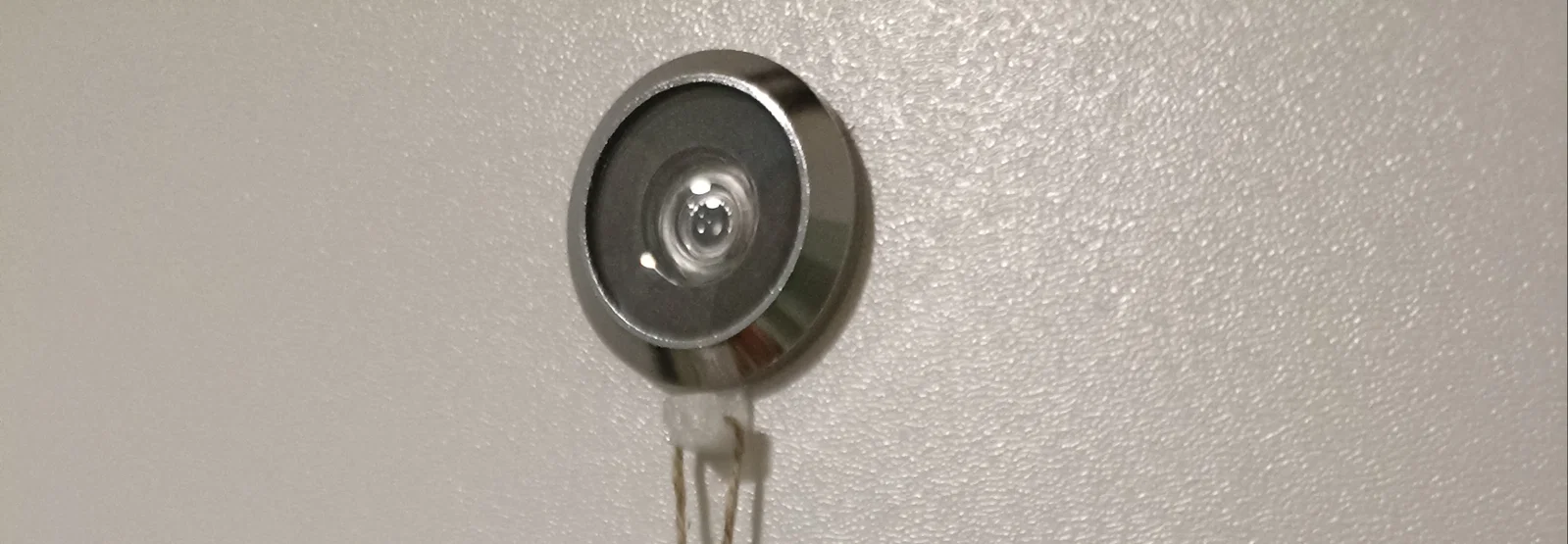 Móc treo đồ thông minh gắn mắt thần cửa (Door Viewer Hook) - Image 1