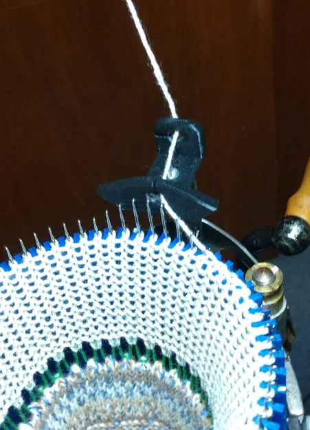 Yarn carrier có khe cho Gearhart CSM (bản sửa đổi) - Image 1