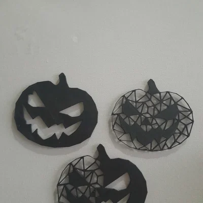 Mẫu trang trí tường bí ngô Low Poly nghệ thuật cho Halloween