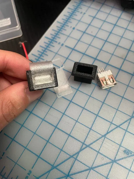 Giá đỡ cổng USB A kèm nắp đậy chống bụi tiện lợi cho dự án DIY - Image 1