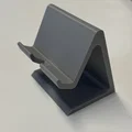 Giá đỡ điện thoại 3D để bàn thiết kế thông minh, có khe luồn dây sạc - Thumbnail 1