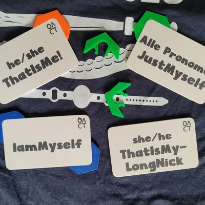 ClickTags - nametag nam châm với cánh wing gắn rời - bảng tên queer & kinky