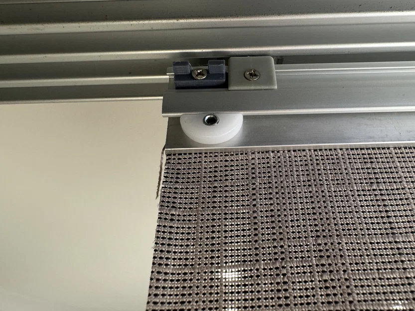 Chốt bắt rèm panel Kresta (Kresta Panel Blinds Catch) - Image 1