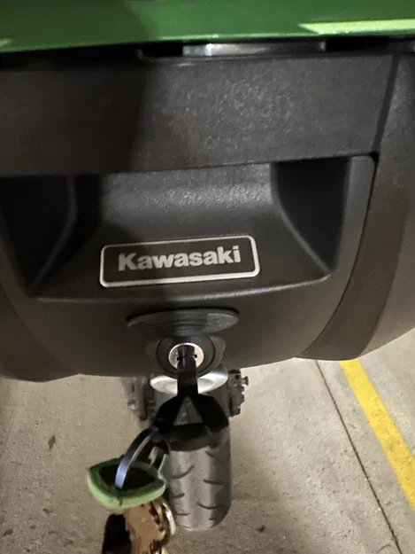 Giá đỡ lock cylinder Kawasaki KQR (side/top luggage case) - Image 7