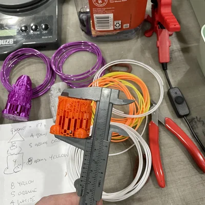 Gnome Hư Kẹo Candy Corn 3 Màu 1 Extruder cho Halloween