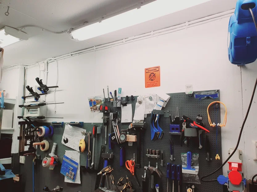Bảng Cảnh Báo Hài Hước “None Dumb Here” - Image 3