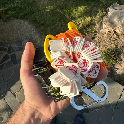 Móc khóa trên dây