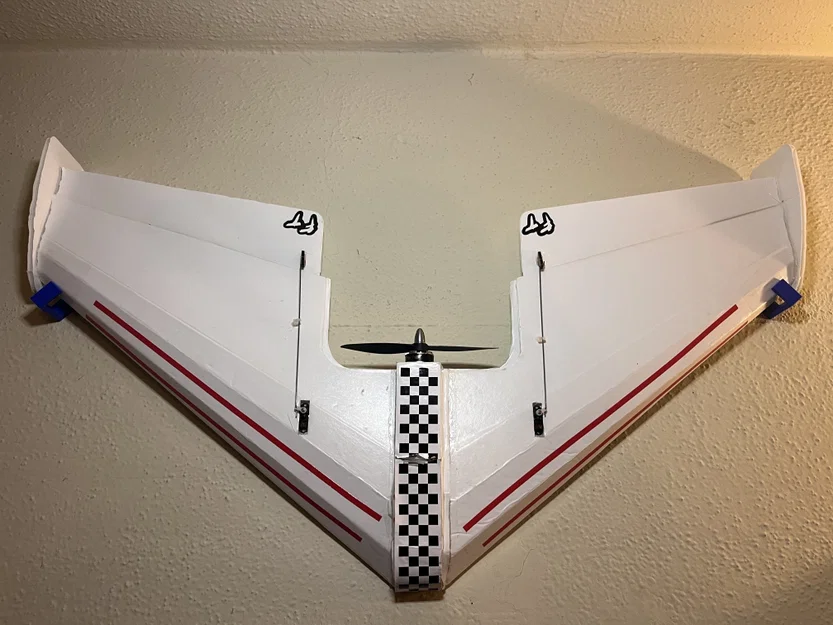 Móc Treo Tường Cho Máy Bay RC Delta Wing (Flite Test Mini Arrow) - Image 1