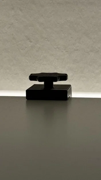 Giá treo cuộn nhựa 3D thông minh gắn kệ 18mm - Image 2