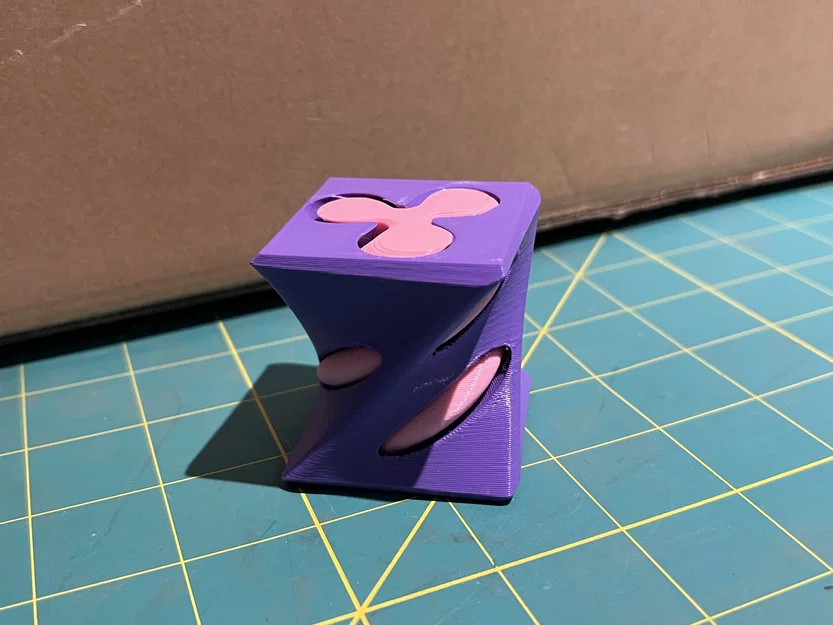 Mô hình Twisted Fidget Cube Helix Passthrough in 3D không cần support - Image 1